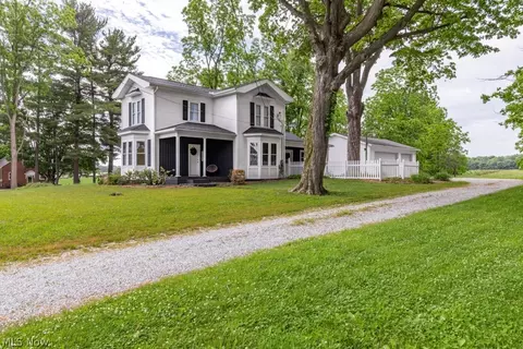 7377 Pontius St NE, Hartville, OH 44632