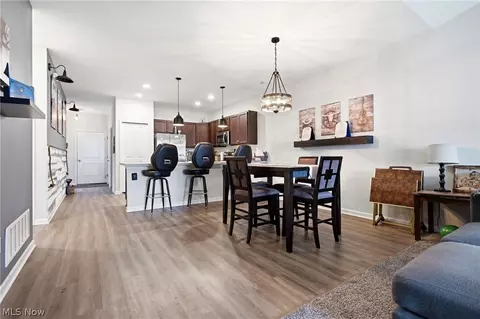 Entry Way - 235 Silver Spring Cir, Elyria, OH 44035 photo 2 of 4