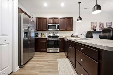 Kitchen - 235 Silver Spring Cir, Elyria, OH 44035 photo 3 of 5