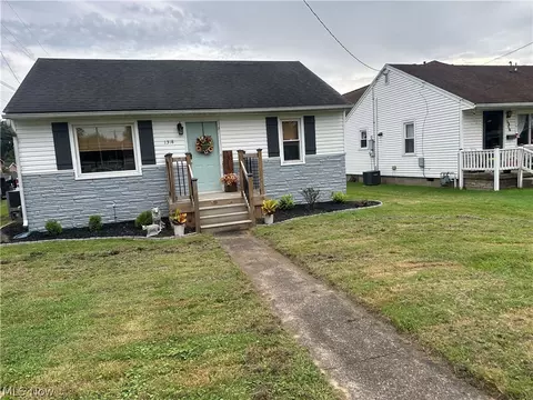 1318 10th St, Vienna, WV 26105