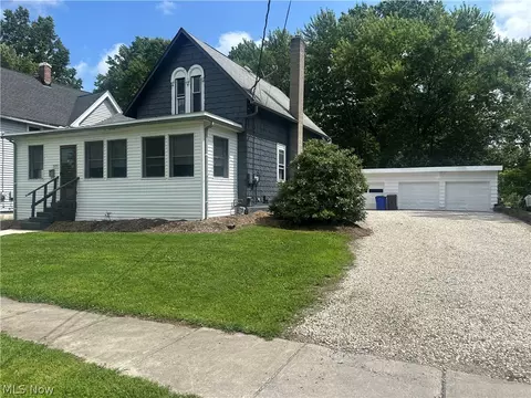 473 S Walnut St, Ravenna, OH 44266