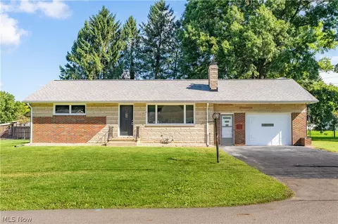 114 Keeferview St NW, Navarre, OH 44662