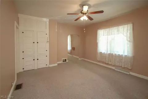 Living - 144 Oakview Ave, Struthers, OH 44471 photo 4 of 4