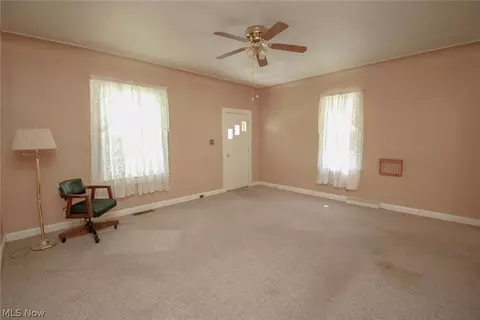 Living - 144 Oakview Ave, Struthers, OH 44471 photo 2 of 4
