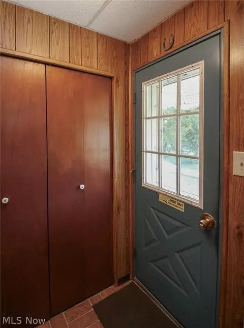 Entry Way - 144 Oakview Ave, Struthers, OH 44471 photo 1 of 1