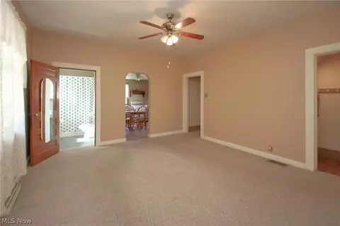 Living - 144 Oakview Ave, Struthers, OH 44471 photo 3 of 4
