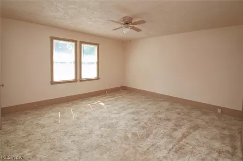 Bedroom - 144 Oakview Ave, Struthers, OH 44471 photo 1 of 4