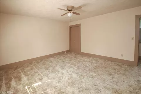 Bedroom - 144 Oakview Ave, Struthers, OH 44471 photo 2 of 4
