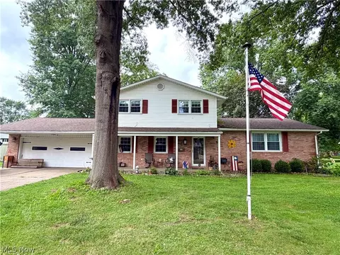 1282 Independence Cir SE, New Philadelphia, OH 44663
