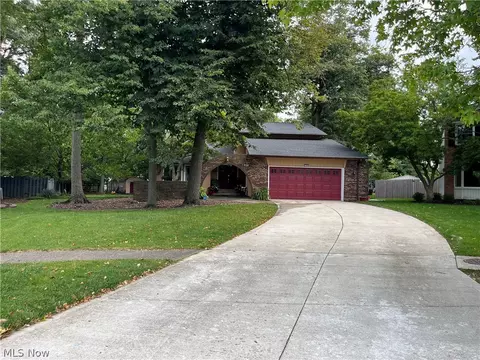 17022 Eagles Nest Cir, Strongsville, OH 44136
