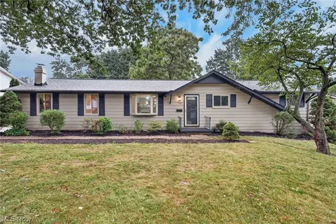 720 Lorena St SW, North Canton, OH 44720
