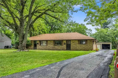 14185 Niagara Dr, Strongsville, OH 44136