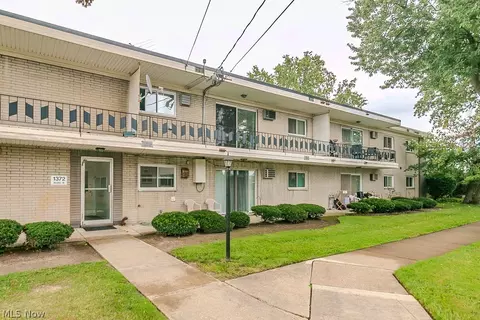 1372 Golden Gate Blvd #B204, Mayfield Heights, OH 44124