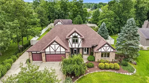 10160 Hobby Horse Ln, Mentor, OH 44060
