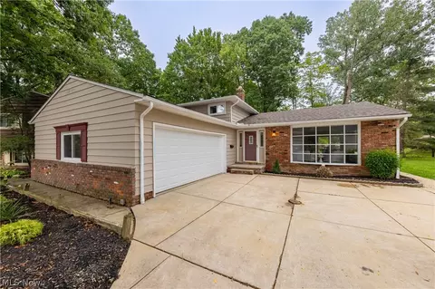 41 South Cir, Bedford, OH 44146