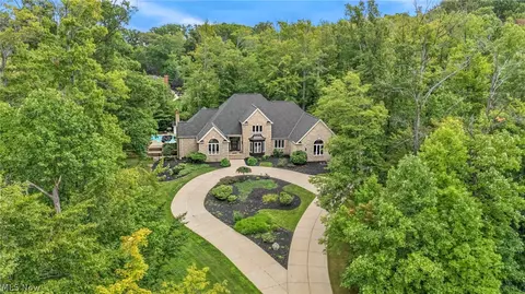 8215 Eagle Ridge Dr, Concord Twp, OH 44077