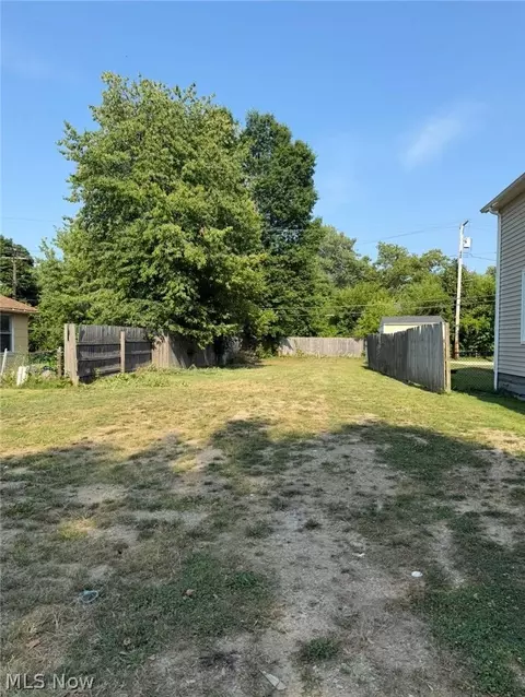 2101 W 85th St, Cleveland, OH 44102