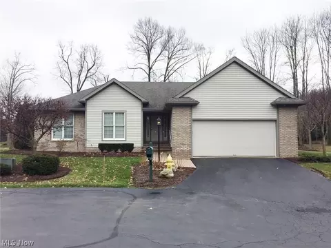17 Masters Ct NE, Warren, OH 44484