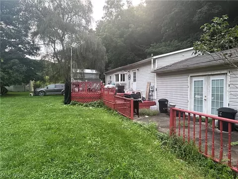 48013 E Brown Peavine Rd, Jacobsburg, OH 43933