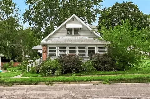 1815 Daniels Ave, Akron, OH 44312