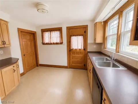 409 E Main St, Madison, OH 44057 photo 7