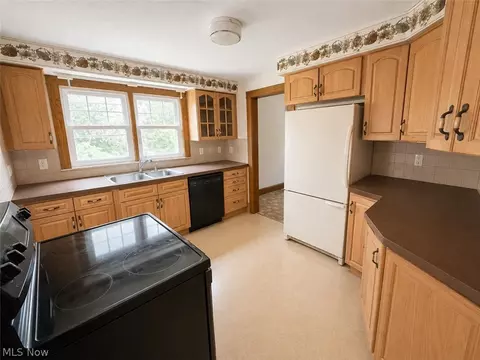 409 E Main St, Madison, OH 44057 photo 6