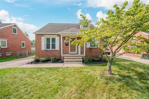22589 Macbeth Ave, Fairview Park, OH 44126