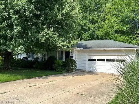 443 Lansing Rd, Akron, OH 44312