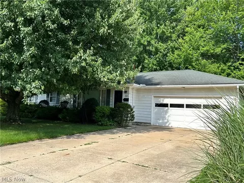 443 Lansing Rd, Akron, OH 44312