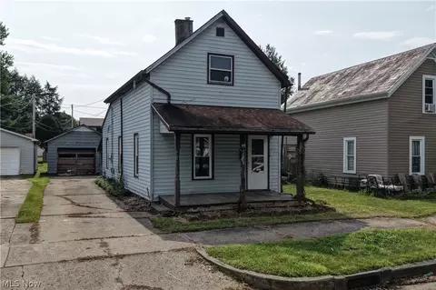 411 5th St NW, New Philadelphia, OH 44663