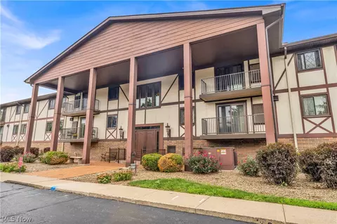 4849 Grace Rd #235, North Olmsted, OH 44070
