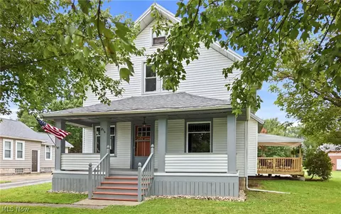 816 Churchill Rd, Girard, OH 44420