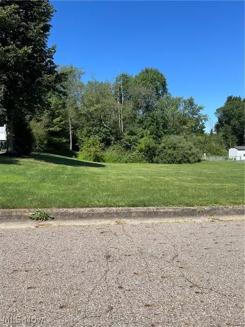 Malibu Drive, East Palestine, OH 44413