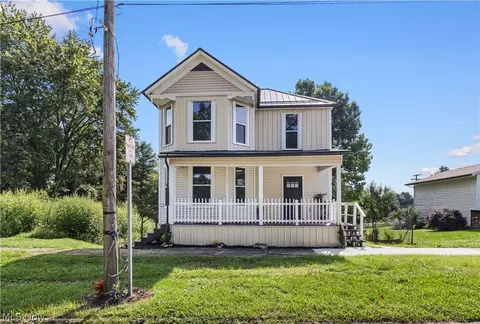 226 High St, Senecaville, OH 43780