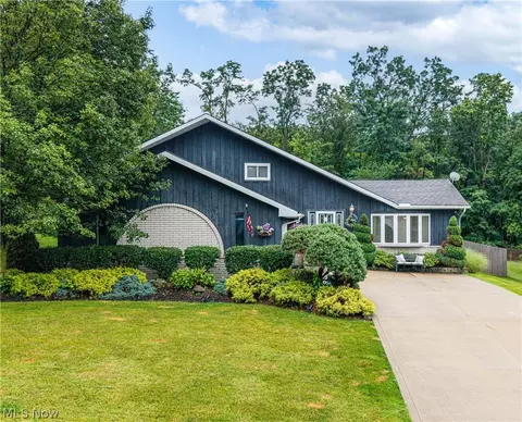 4905 Sassafras Dr, Parma, OH 44129