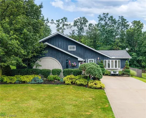4905 Sassafras Dr, Parma, OH 44129