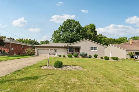 1458 Tamarisk Trl, Poland, OH 44514