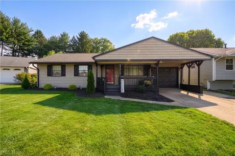 2715 Delaware Cir, Dover, OH 44622
