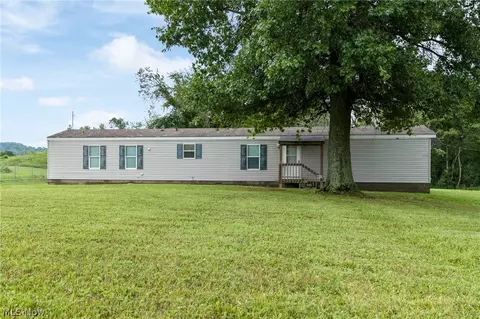8472 Azalea Rd SW, Dennison, OH 44621 photo 2