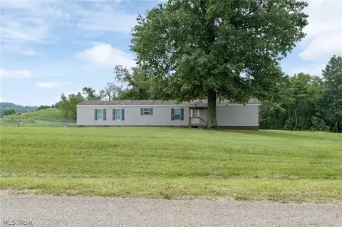 8472 Azalea Rd SW, Dennison, OH 44621
