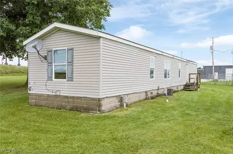 8472 Azalea Rd SW, Dennison, OH 44621 photo 4