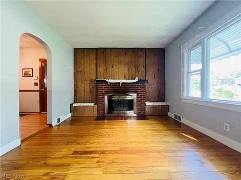 Living - 2317 W 11th St, Ashtabula, OH 44004 photo 3 of 4