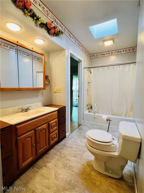 Bath - 2317 W 11th St, Ashtabula, OH 44004 photo 1 of 2