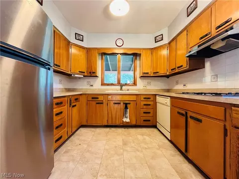 Kitchen - 2317 W 11th St, Ashtabula, OH 44004 photo 1 of 4