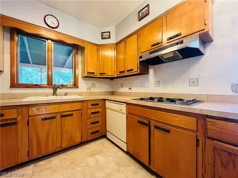 Kitchen - 2317 W 11th St, Ashtabula, OH 44004 photo 2 of 4