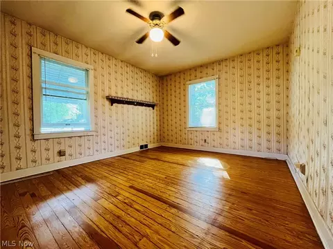 Bedroom - 2317 W 11th St, Ashtabula, OH 44004 photo 3 of 6