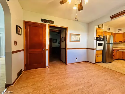 Entry Way - 2317 W 11th St, Ashtabula, OH 44004 photo 1 of 3
