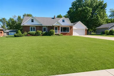 711 Lander Rd, Highland Heights, OH 44143