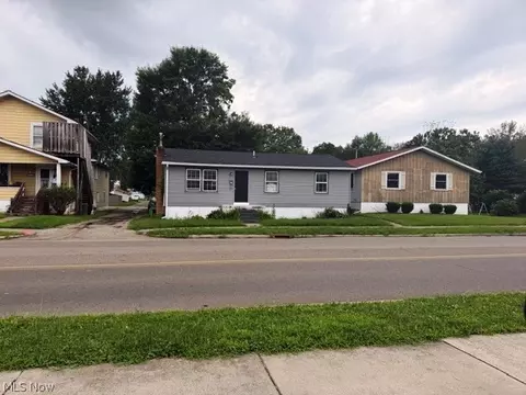 1112 N Water St, Uhrichsville, OH 44683