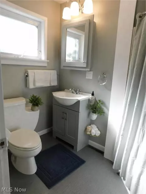 Bath - 57 Tuttle Ct, Geneva, OH 44041 photo 1 of 5